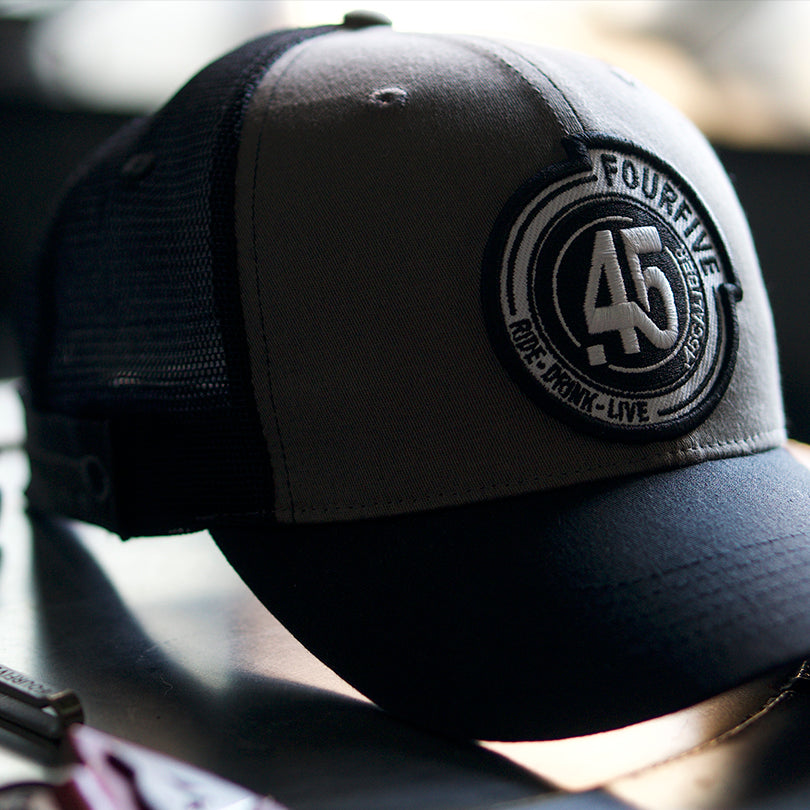 公式　現地購入　シャルケ04 サッカーマフラー　ノームコア　ブロークコア SNAPBACK – FOURFIVE